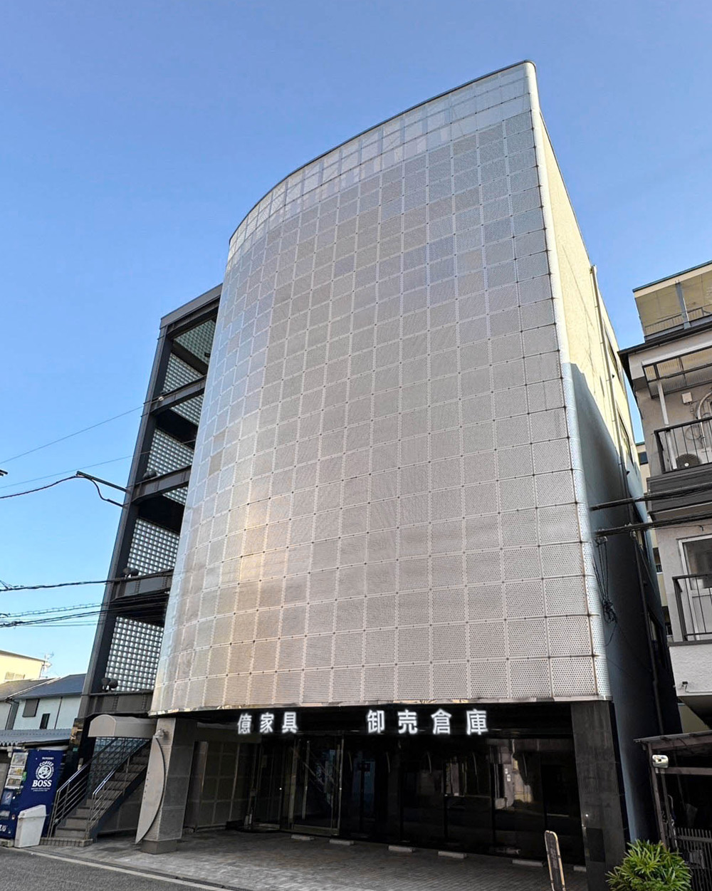 大阪で家具を安く買うなら｜億家具（イーカグ）平野店 卸売倉庫ガイド