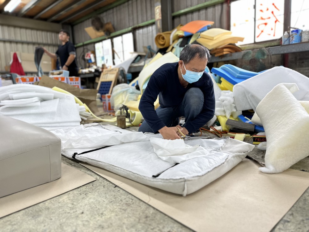 億家具卸売倉庫-商品一覧-億家具について