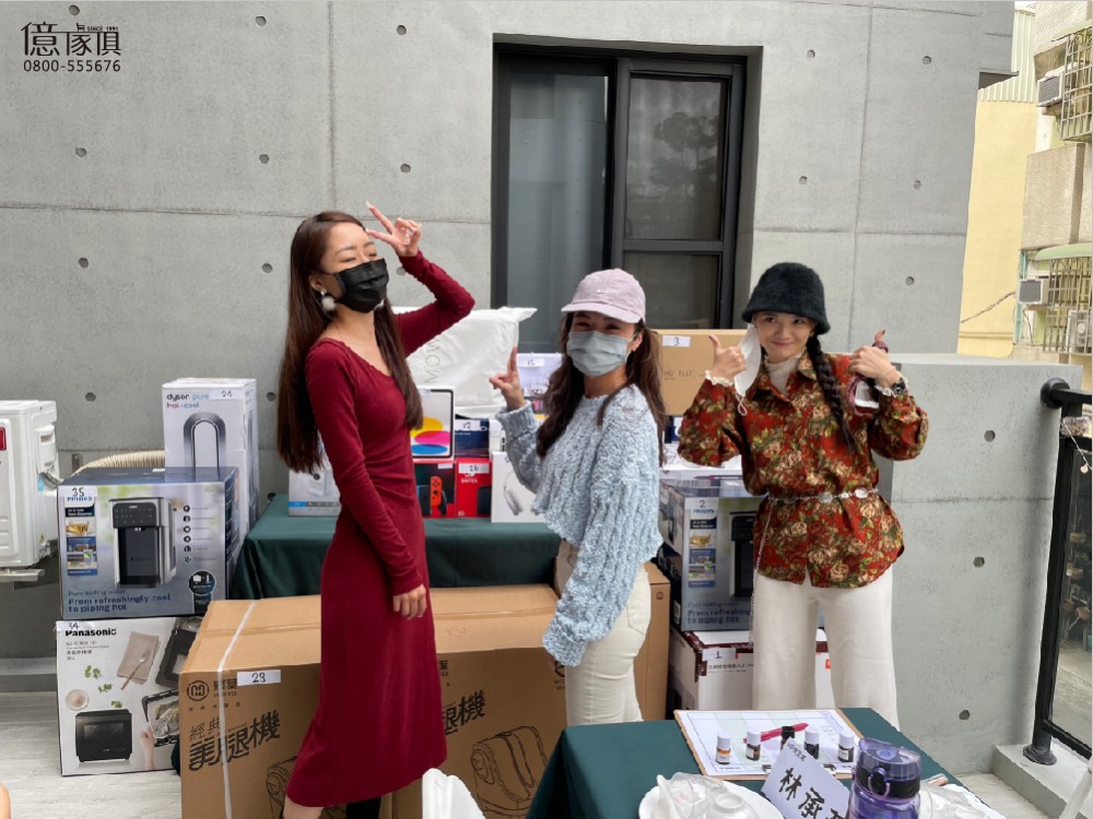 億家具卸売倉庫-商品一覧-億家具について